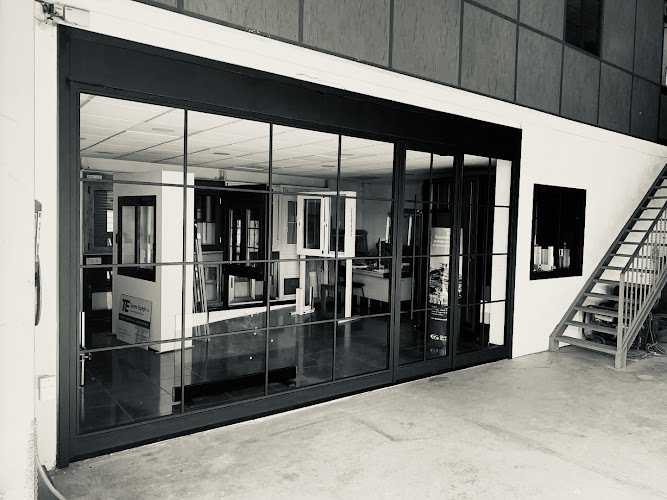 Fotografia tomada fuera de Talleres Torres Espejo c.b. - Carpintería metálica y de aluminio en Córdoba, Córdoba