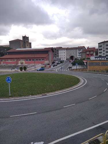 Fotografia tomada fuera de Suministros Elgeta SL - Empresa de hierros y aceros en Elgeta, Guipúzcoa