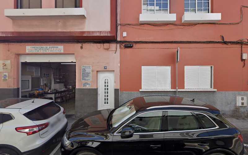 Fotografia tomada fuera de Aluminios F3 - Carpintería metálica y de aluminio en Santa Cruz de Tenerife, Santa Cruz de Tenerife