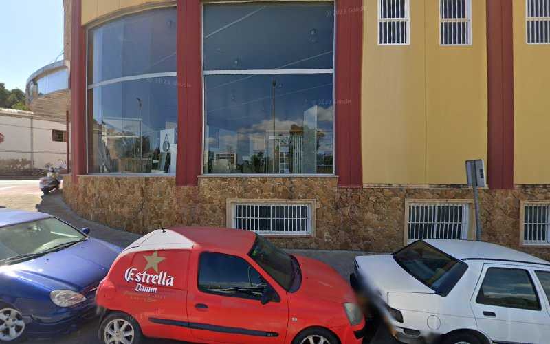 Fotografia tomada fuera de Carpintería Metálica Riolum, SL - Carpintería metálica y de aluminio en Guardamar del Segura, Alicante