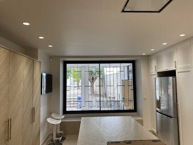 Fotografia tomada fuera de ALUMINIOS SAN RAFAEL S.L. - Carpintería metálica y de aluminio en Crevillent, Alicante