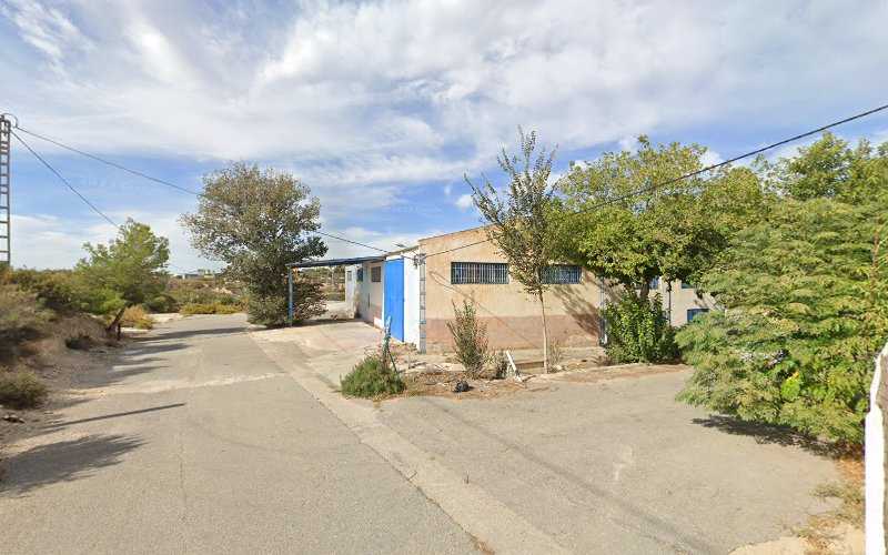 Fotografia tomada fuera de Aluminios Pedro Martínez - Carpintería metálica y de aluminio en Crevillent, Alicante