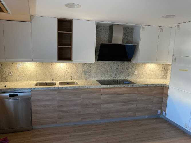 Fotografia tomada fuera de Joaquin mato montador - Carpintería en Carballo, A Coruña