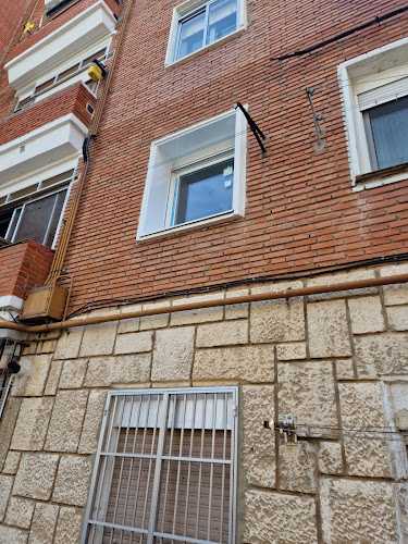 Fotografia tomada fuera de Vivar Aluminio y PVC - Carpintería metálica y de aluminio en Valladolid, Valladolid