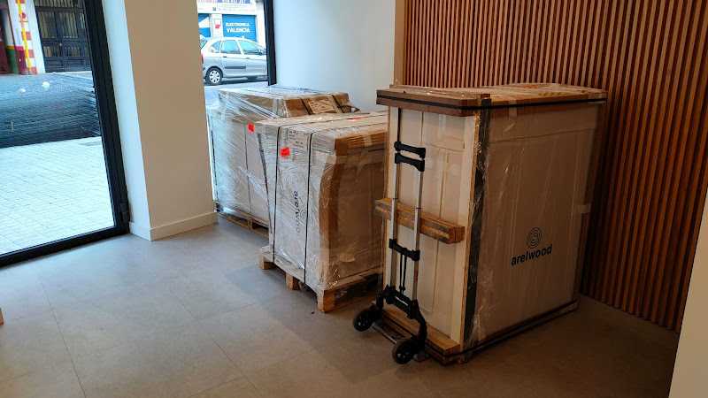 Fotografia tomada fuera de Cajoneras Arelwood - Tienda de muebles en Chiloeches, Guadalajara