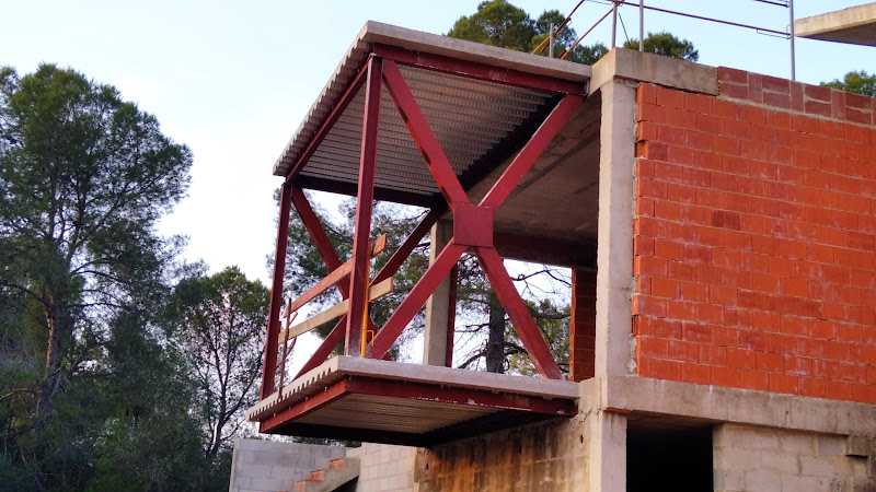 Fotografia tomada fuera de Alesgo Construcciones Metálicas - Metal·listeria en Carcaixent, Valencia