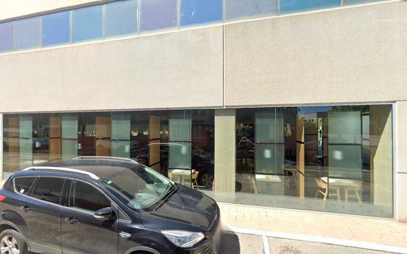 Fotografia tomada fuera de Construcciones Metal Licas Silpar, S.L. - Carpintería metálica y de aluminio en Figueres, Girona