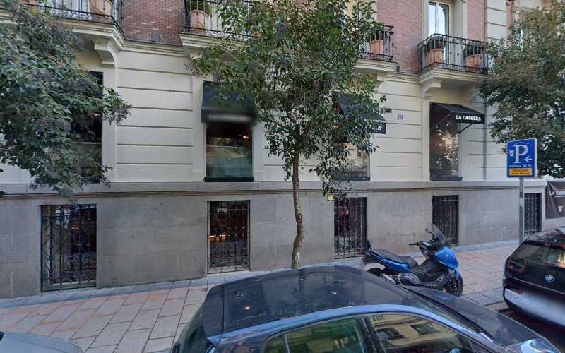 Fotografia tomada fuera de Carpintería Lorenzo Rubio - Carpintería metálica y de aluminio en Madrid, Madrid