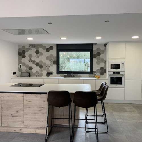 Fotografia tomada fuera de Fustería Sánchez - Fabricant de mobles en Portbou, Girona