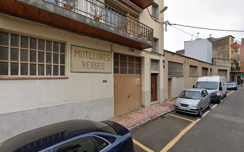 Fotografia tomada fuera de Motllures Verges SL - Tienda de suministros para trabajar la madera en Figueres, Girona