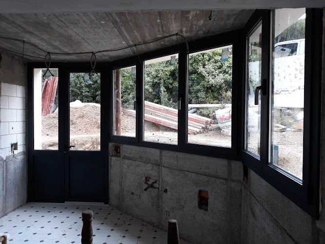 Fotografia tomada fuera de Tancalum - Tancaments D’alumini - Metal·listeria en Figueres, Girona