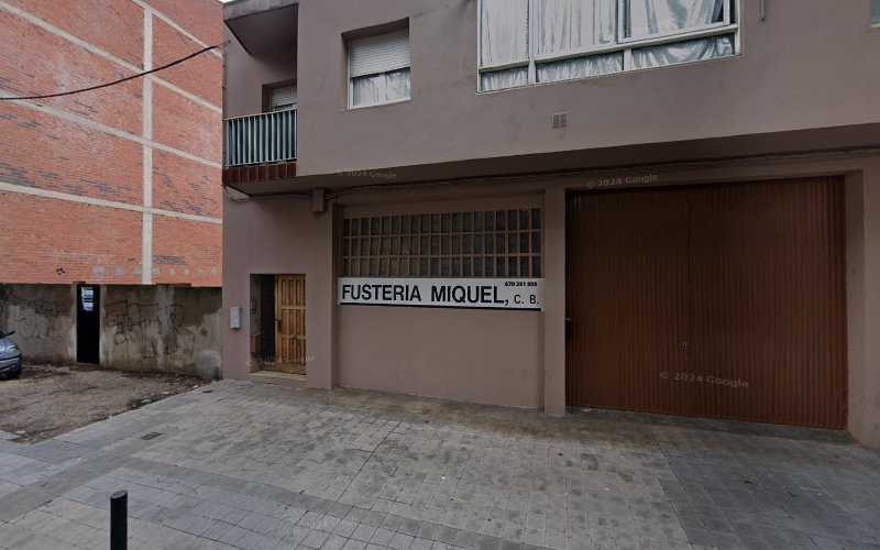 Fotografia tomada fuera de Fusteria Miquel C. B. - Fusteria en Figueres, Girona