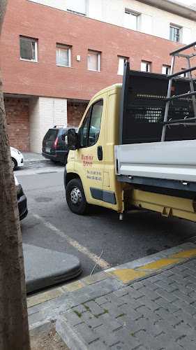 Fotografia tomada fuera de Esmar Aluminios Esteve - Metal·listeria en Canovelles, Barcelona