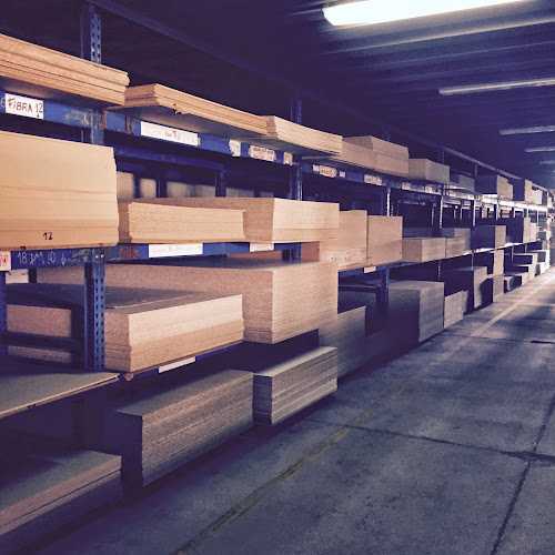 Fotografia tomada fuera de Fustes Carso - Fusteria en Corró d'Avall, Barcelona