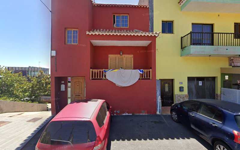 Fotografia tomada fuera de ALUMINIOS PESTANA - Carpintería metálica y de aluminio en Candelaria, Santa Cruz de Tenerife