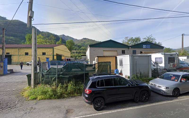 Fotografia tomada fuera de Lenalur C.B. - Carpintería metálica y de aluminio en Pola de Lena, Asturias