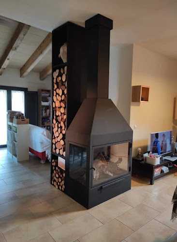 Fotografia tomada fuera de Chimeneas Pla //Metálicas Jordi S.L. - Fabricant de xemeneies en Banyoles, Girona