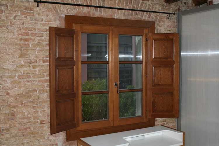 Fotografia tomada fuera de Iberadria Ventanas y Mallorquinas de Madera - Carpintero en Madrid, Madrid