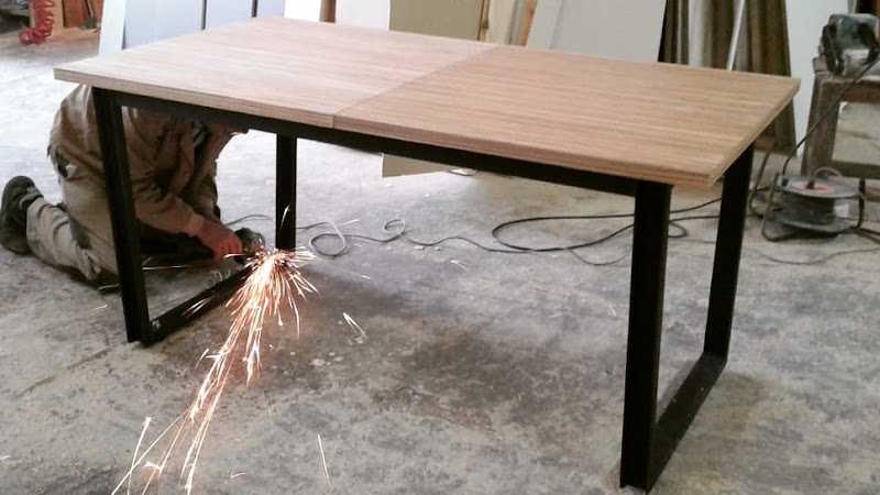 Fotografia tomada fuera de Fustería Lloret S.C.P. - Fusteria en L'Hostal Nou i la Codosa, Lérida