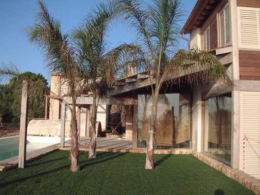 Fotografia tomada fuera de Eurofusters - Carpintero en Badalona, Barcelona