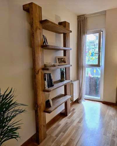 Fotografia tomada fuera de WALTER SIMON - Carpintería en Badalona, Barcelona