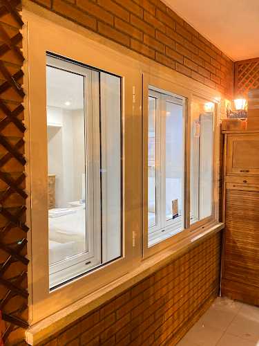 Fotografia tomada fuera de Carpinteria De Aluminio Martinéz - Carpintería metálica y de aluminio en Badalona, Barcelona