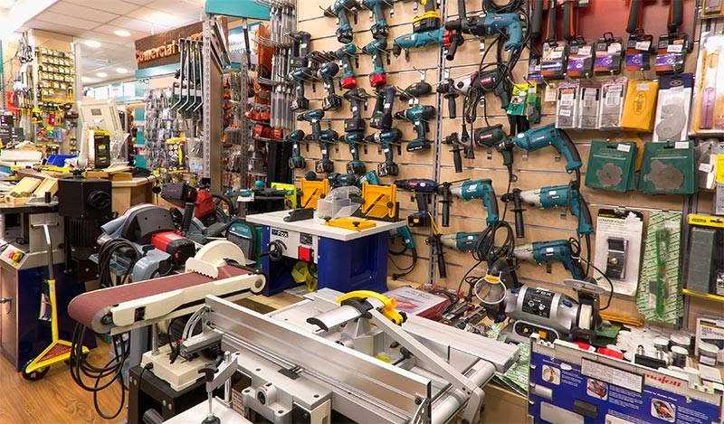Fotografia tomada fuera de Comercial Pazos - Tienda de suministros para trabajar la madera en Madrid, Madrid