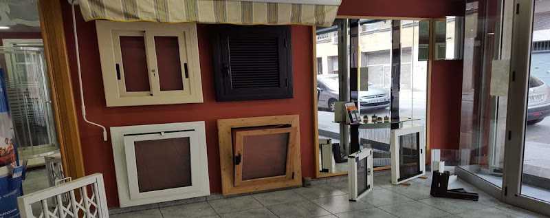 Fotografia tomada fuera de Carpinteria De Aluminio Cristaleria TJ - Vidrier en Badalona, Barcelona