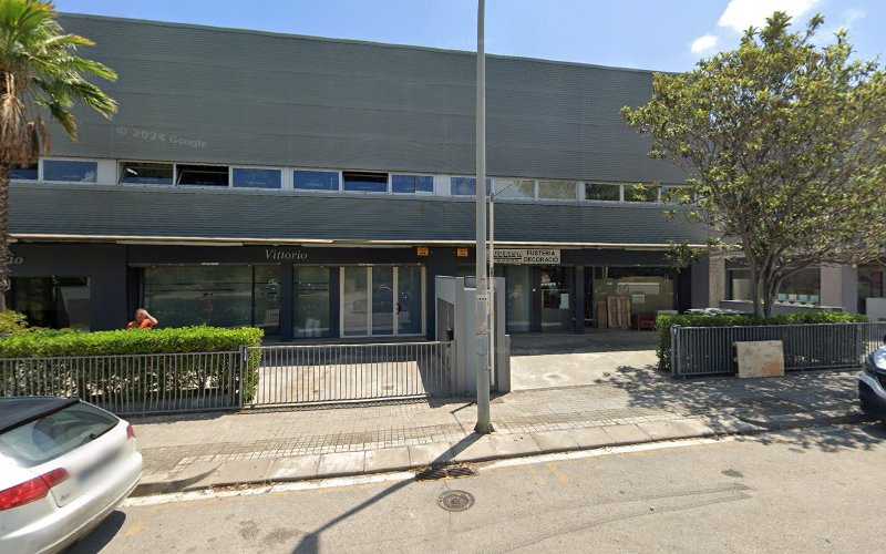 Fotografia tomada fuera de Cobisa Carpintería Decoración - Botiga de mobles en Badalona, Barcelona