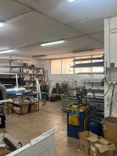 Fotografia tomada fuera de Aluminios J. Serrano - Metal·listeria en Badalona, Barcelona