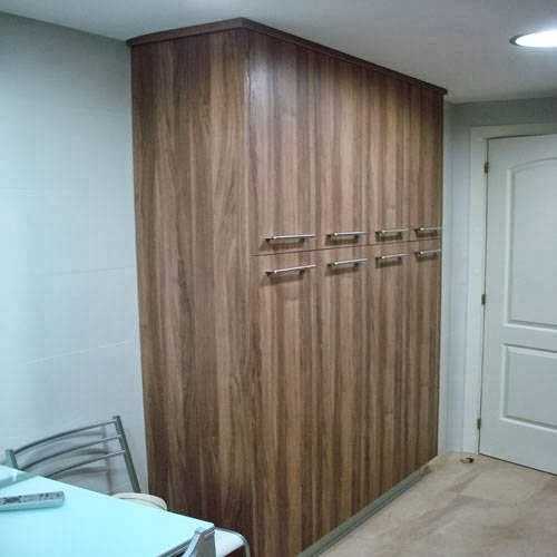 Fotografia tomada fuera de Cocinas Francisco García - Servicio de instalación de suelos de madera en Badalona, Barcelona