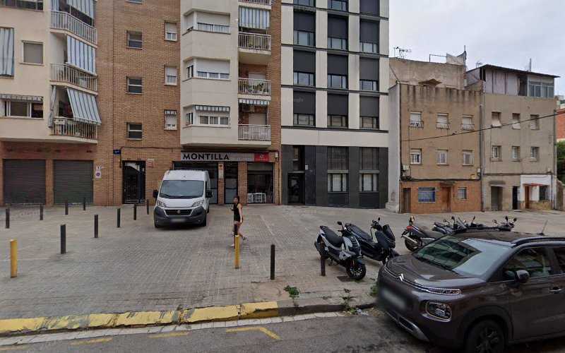 Fotografia tomada fuera de Alfonso Montilla Corral - Carpintería metálica y de aluminio en Badalona, Barcelona