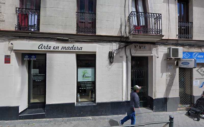 Fotografia tomada fuera de Bridoor, Arte en madera, C/ Ávila - Fábrica de puertas en Madrid, Madrid