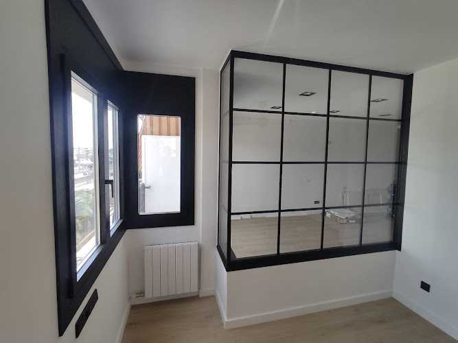 Fotografia tomada fuera de Instalum DM - Carpintería metálica y de aluminio en Badalona, Barcelona