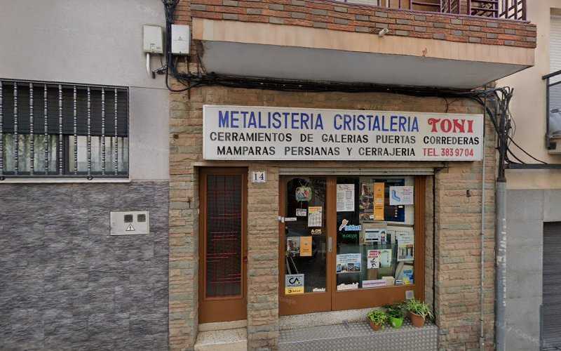 Fotografia tomada fuera de Metalisteria Cristaleria Toni - Metal·listeria en Badalona, Barcelona