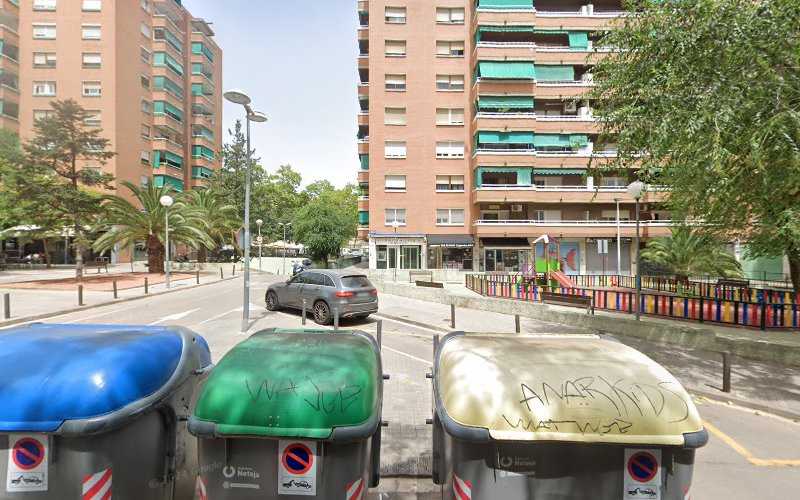 Fotografia tomada fuera de Aluminios Aluperca - Carpintería metálica y de aluminio en Badalona, Barcelona