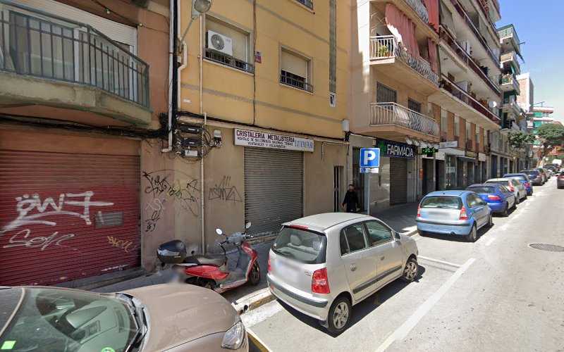 Fotografia tomada fuera de Luimar - Carpintería metálica y de aluminio en Badalona, Barcelona