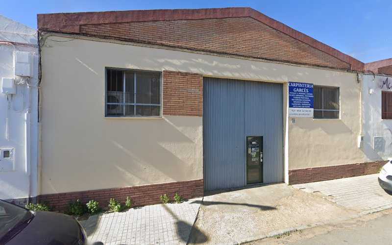 Fotografia tomada fuera de Carpintería y Tallas Garcés - Tienda de ropa de tallas grandes en Ayamonte, Huelva