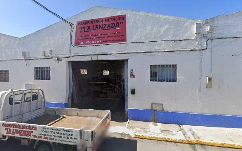 Fotografia tomada fuera de Carpintería metálica La Lanzada - Carpintería metálica y de aluminio en Ayamonte, Huelva