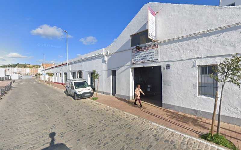 Fotografia tomada fuera de Taller Norte Sur de Ayamonte - Carpintería metálica y de aluminio en Ayamonte, Huelva