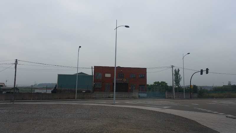 Fotografia tomada fuera de Maderas Morán - Establecimiento de venta de madera en Gijón, Asturias