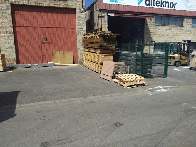 Fotografia tomada fuera de Maderas Jomastur - Establecimiento de venta de madera en Belga (La), Asturias