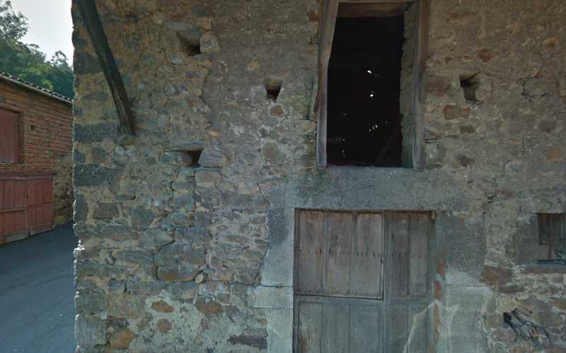 Fotografia tomada fuera de Maderas la Mata - Establecimiento de venta de madera en Grado, Asturias