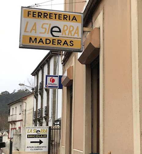 Fotografia tomada fuera de Maderas La Sierra de Trevías - Establecimiento de venta de madera en Trevías, Asturias