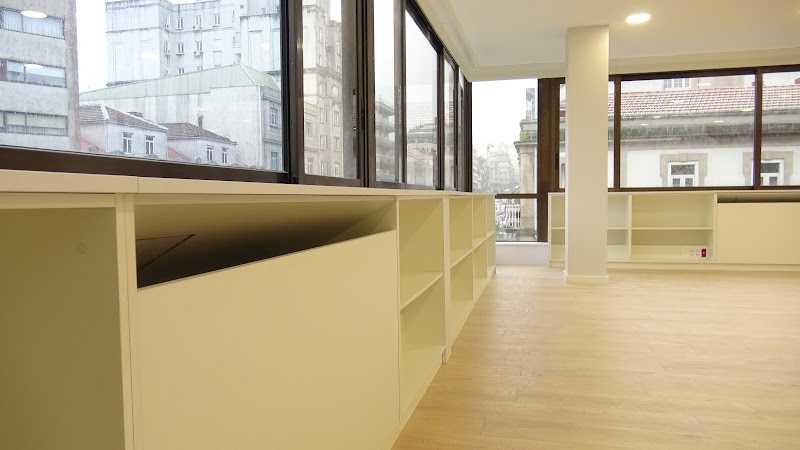 Fotografia tomada fuera de Carpinteria Ebanisteria Moma - Reformas en Vigo, Pontevedra