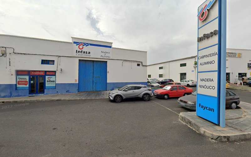 Fotografia tomada fuera de Carpintería de la Madera Infasa - Tienda de suministros para trabajar la madera en Arrecife, Las Palmas