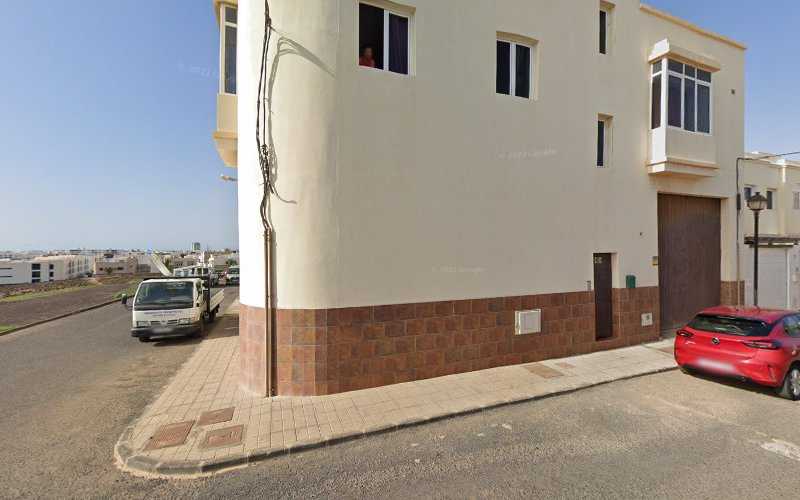 Fotografia tomada fuera de Aluminios Guardafia - Carpintería metálica y de aluminio en Arrecife, Las Palmas