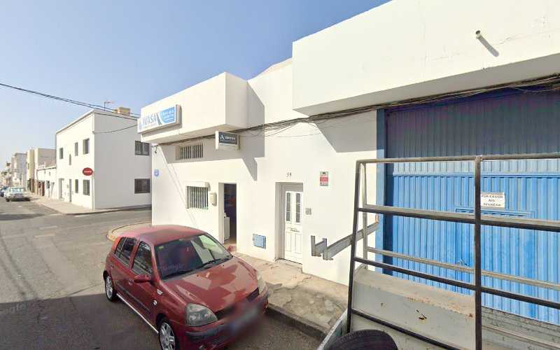 Fotografia tomada fuera de Ivasa - Aluminios Lanzarote - Carpintería en Arrecife, Las Palmas
