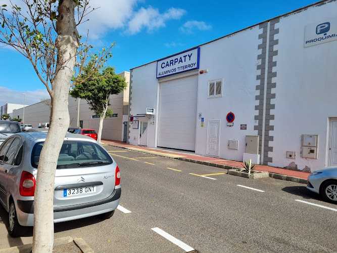 Fotografia tomada fuera de Aluminios Carpaty - Carpintería metálica y de aluminio en Arrecife, Las Palmas