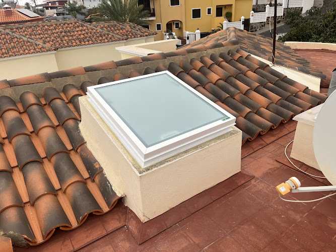 Fotografia tomada fuera de CLARABOYAS ECO LUZ Canarias ,fabricante de Claraboyas a medida - Carpintería en Arrecife, Las Palmas